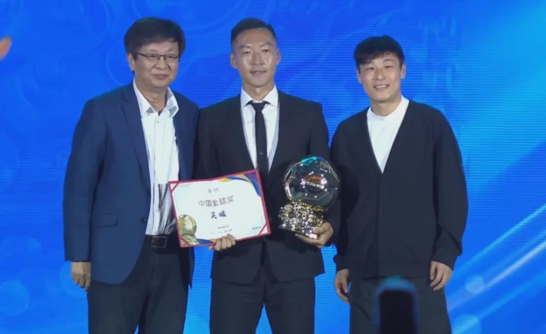 世界杯直播app-吴曦获2025中国金球奖！韦世豪发动态：全黑背景+哭笑+偷感bgm