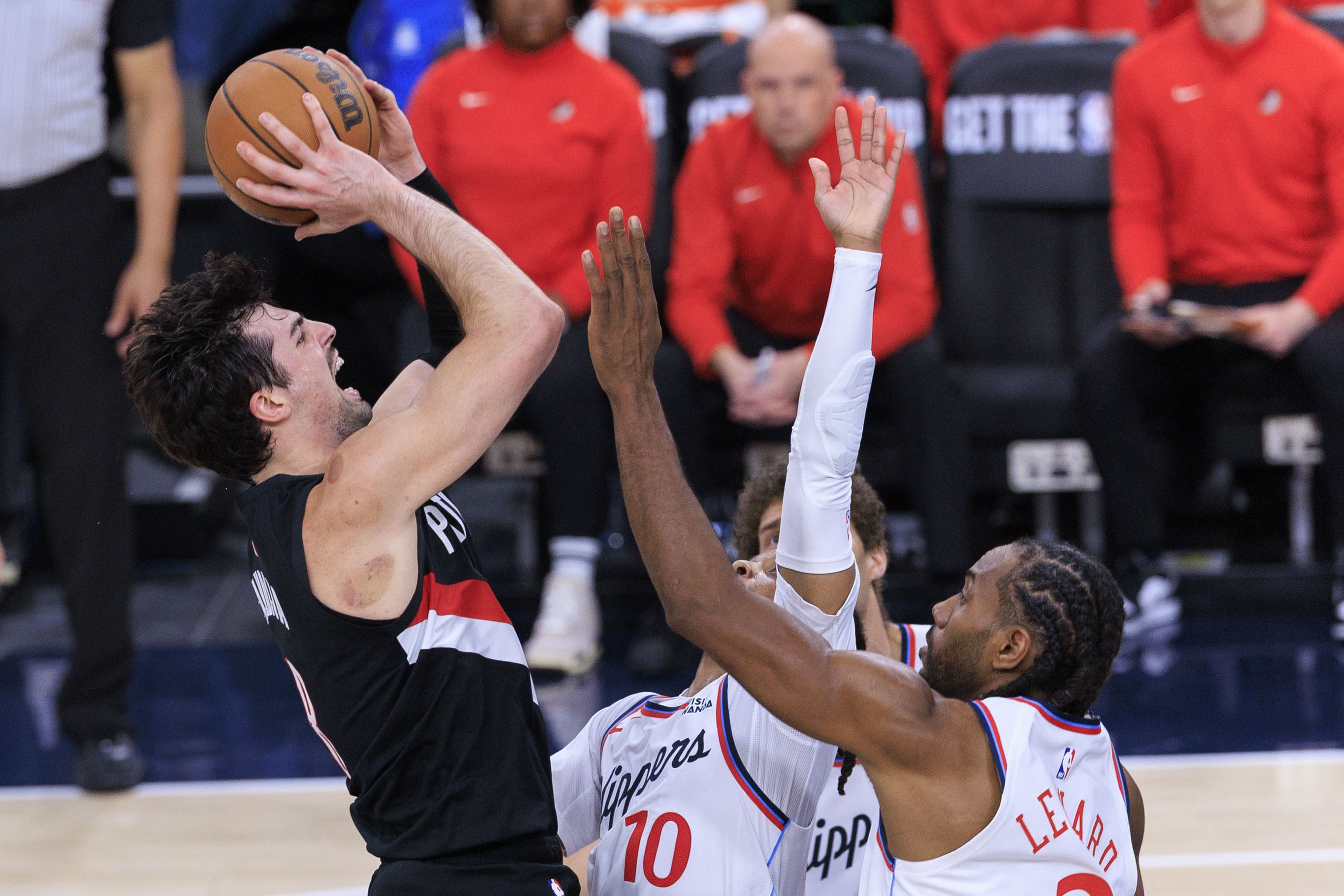 世界杯app下载-快船本赛季对阵开拓者2-1 赛季倒数第二场双方还要打一场卡位战